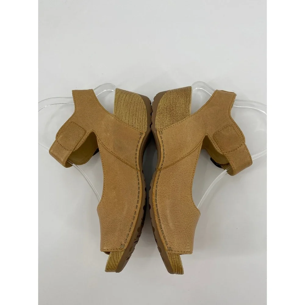 Dansko Sela Wedge Sandals 37 Tan Leather‎ Buckle Peep Toe Clog
